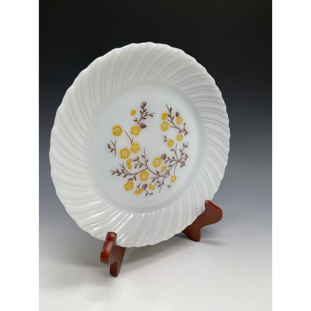 (1) Termocrisa Milk Glass‎ Floral 9" Plate Mexico Mid Century Retro